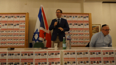 Tobias Ellwood MP speaking to Jewish community