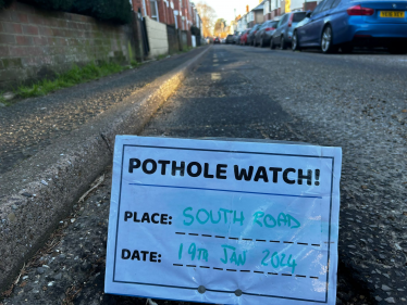 Tobias Ellwood Pothole watch